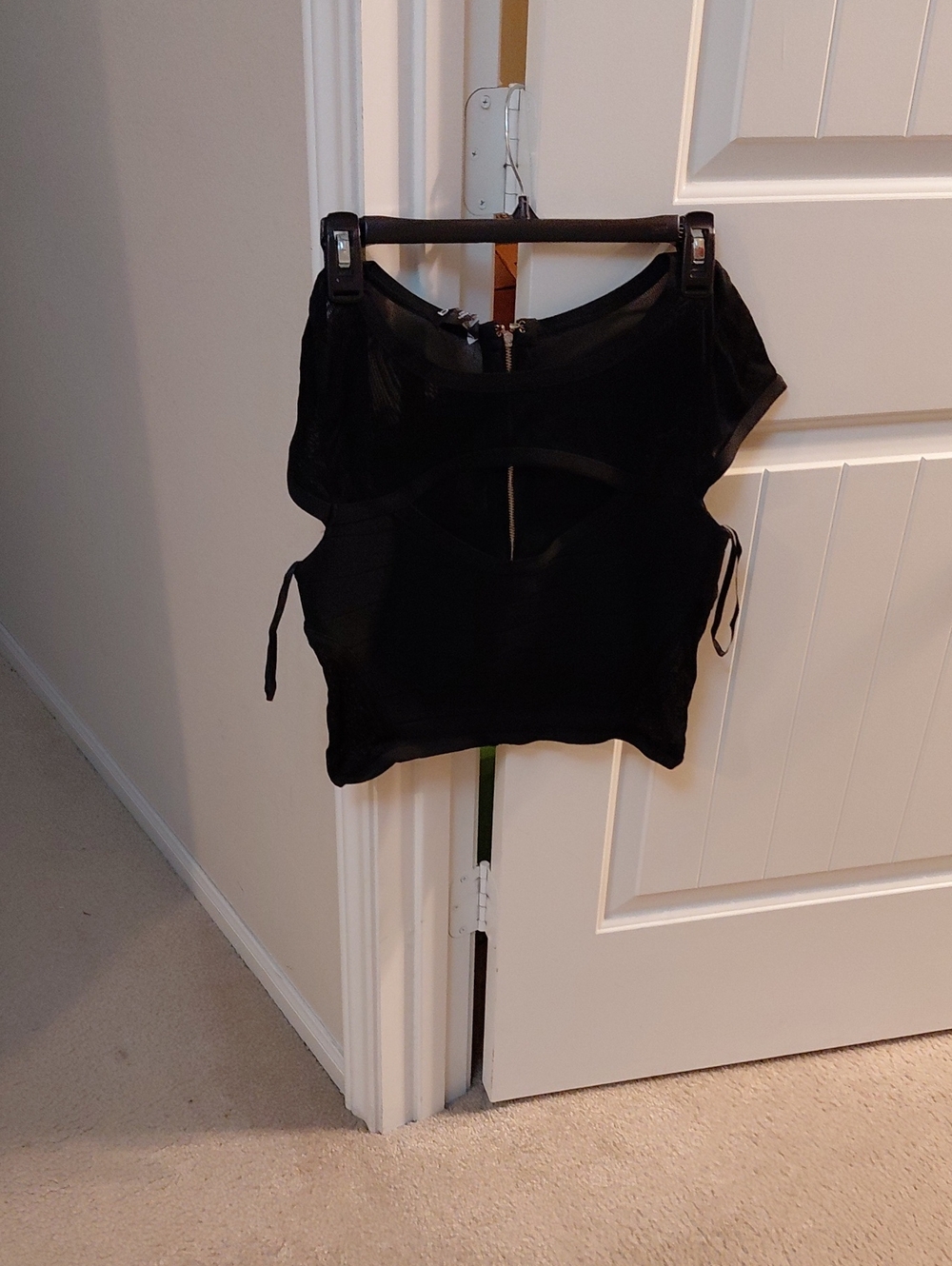 Black Women's Cutout Crop Top - Bebe